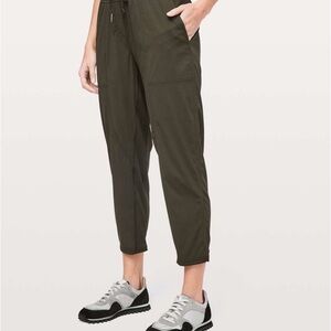 LULULEMON Mid Rise Dance Studio Cropped Pants 4 [LIKE NEW!]